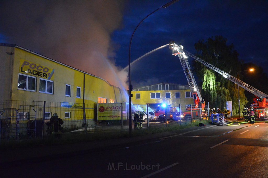 Grossfeuer Poco Lager Koeln Porz Gremberghoven Hansestr P206.JPG - Miklos Laubert